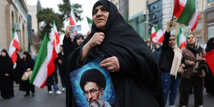 Άγνωστη η τύχη του Χαμενεΐ: Η ισοπέδωση του προεδρικού μεγάρου, οι ενδείξεις ότι είναι νεκρός και το σενάριο διαδοχής του από πιο «σκληροπυρηνικούς»