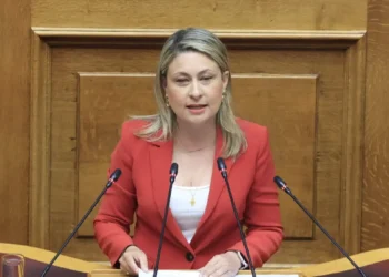 Η Χριστίνα Αλεξοπούλου ζήτησε συγγνώμη για τη φράση «το τζάμπα πέθανε»: «Δεν αναφερόμουν στους εκπαιδευτικούς»