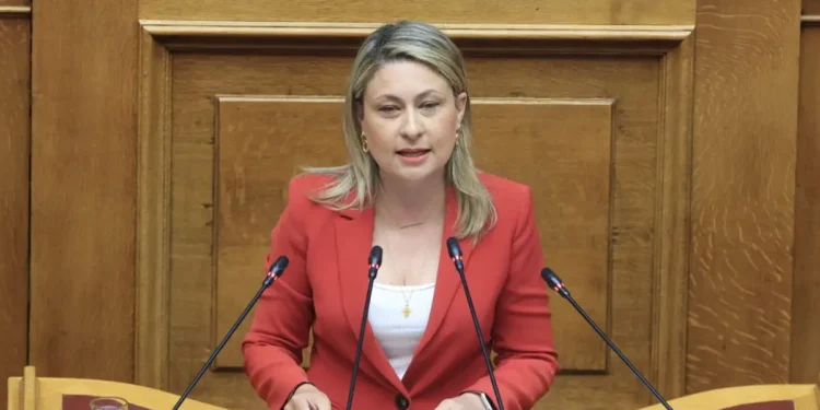 Η Χριστίνα Αλεξοπούλου ζήτησε συγγνώμη για τη φράση «το τζάμπα πέθανε»: «Δεν αναφερόμουν στους εκπαιδευτικούς»