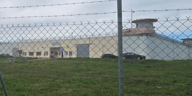 Το σενάριο του συμβολαίου θανάτου για τον ισοβίτη που εκτελέστηκε στις φυλακές Δομοκού και τα κενά στη «διάσωση» του αρχιφύλακα