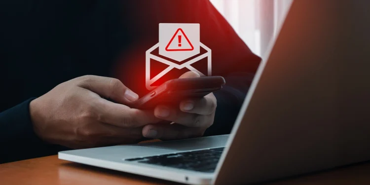 Απατεώνες στέλνουν SMS ως «MYaade» ή «GOV» για φόρο κυκλοφορίας, τι να προσέξουν οι πολίτες