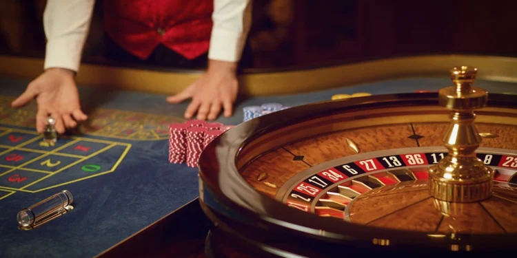 Πρόστιμα έως 800.000 ευρώ, αυτόματο «κλείδωμα» ιστοτόπων και κάθειρξη έως 10 έτη: Όλα όσα προβλέπει το νομοσχέδιο για τον παράνομο τζόγο