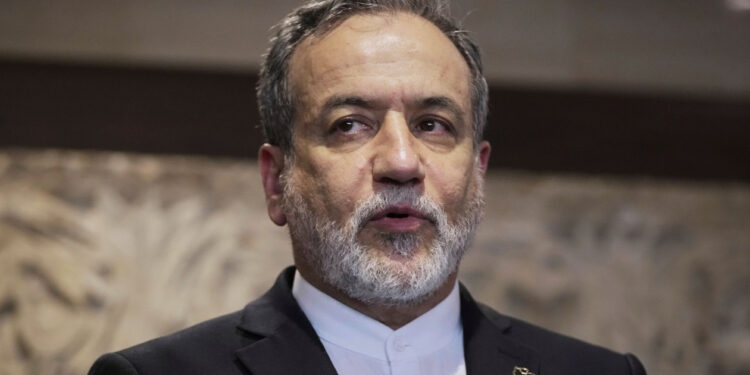 Αραγκτσί: Το Ιράν «δεν έχει καμία πρόθεση» να κλείσει τα Στενά του Ορμούζ σε αυτό το στάδιο