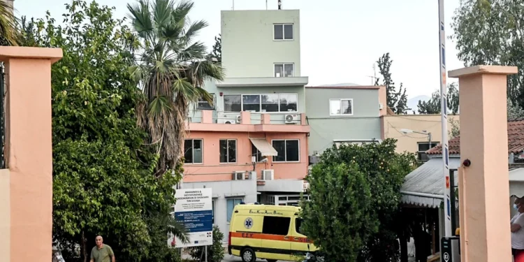 Στα χέρια της ΕΛ.ΑΣ. η μητέρα του μωρού που νοσηλεύεται με τραύματα στο Καραμανδάνειο – Βρέθηκαν και δαγκωματιές στο σώμα του