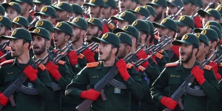 Ιράν: Αξιωματικοί εγκαταλείπουν τις θέσεις τους κι αφήνουν στο πόστο τους νεοσύλλεκτους στρατιώτες