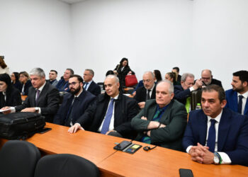 Δίκη για τα Τέμπη: Θα απέχουν οι δικηγόροι αν δεν εισακουστεί το αίτημα για αλλαγή χώρου