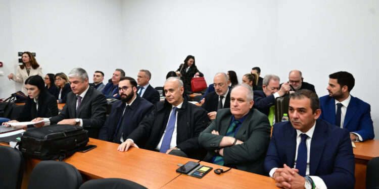 Δίκη για τα Τέμπη: Θα απέχουν οι δικηγόροι αν δεν εισακουστεί το αίτημα για αλλαγή χώρου