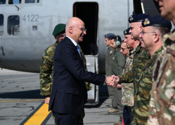 Ξαφνική επίσκεψη Δένδια στα Ηνωμένα Αραβικά Εμιράτα – Προσγειώθηκε στο Ντουμπάι στις 11