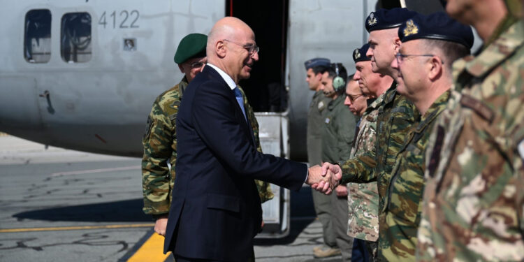 Ξαφνική επίσκεψη Δένδια στα Ηνωμένα Αραβικά Εμιράτα – Προσγειώθηκε στο Ντουμπάι στις 11