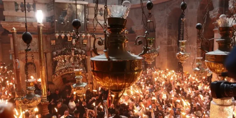 Άγιο Φως: Την Τετάρτη οι αποφάσεις για τη μεταφορά του στην Ελλάδα – Τα σενάρια που εξετάζονται