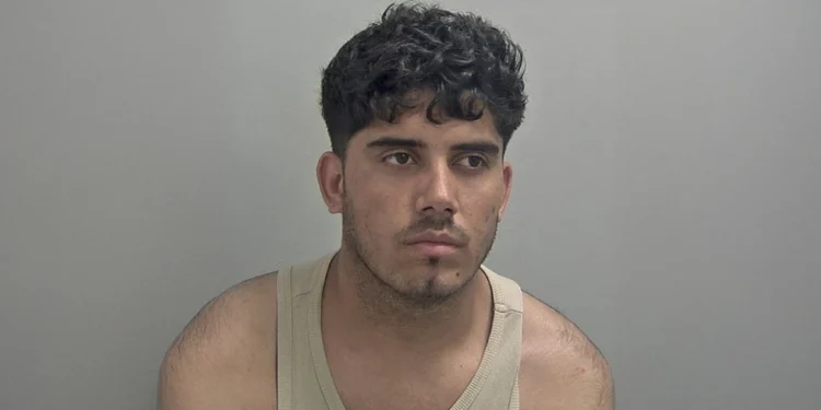 Αφγανός μετανάστης βίασε 12χρονο κορίτσι στη Βρετανία, της επιτέθηκε την ώρα που έπαιζε στις κούνιες