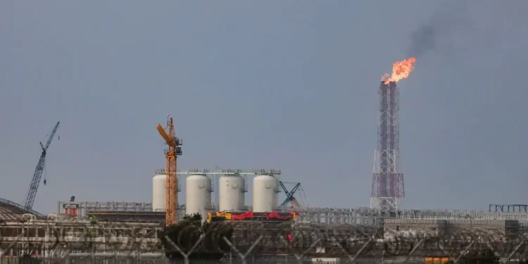 Μέση Ανατολή: Εκκενώστε τις πετρελαϊκές εγκαταστάσεις στον Περσικό γιατί έρχεται «ισχυρή αντίδραση» λένε οι Φρουροί της Επανάστασης – Εκρήξεις στο Ριάντ