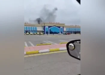 Αζερμπαϊτζάν: Πύραυλοι και drones από το Ιράν έπεσαν σε αεροδρόμιο