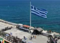 25η Μαρτίου: Σκίστηκε από τον αέρα η γιγαντιαία ελληνική σημασία που υψώθηκε στο λιμάνι της Χίου