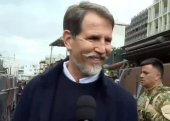 Παύλος Ντε Γκρες: Στη στρατιωτική παρέλαση στο Σύνταγμα – «Ήθελα χρόνια να τη δω από κοντά»