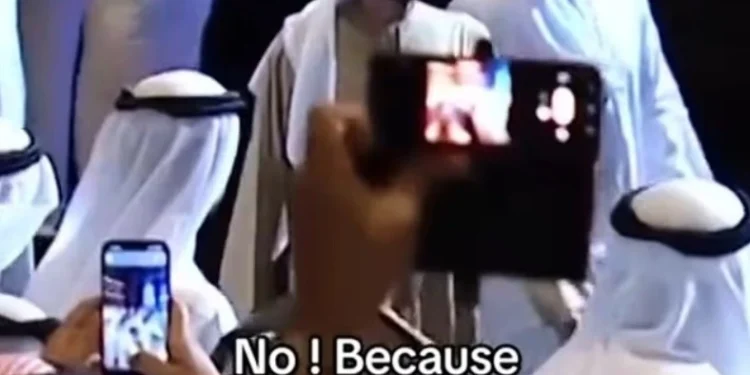 Οι ύποπτες αναρτήσεις των influencers του Ντουμπάι: Τα «αυθόρμητα» πανομοιότυπα TikToks