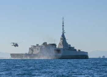 Εγκωμιαστικά σχόλια Βρετανών για την ελληνική συνδρομή στην Κύπρο: Η Ελλάδα μας υπερασπίζεται γιατί ο Στάρμερ είναι αδύναμος