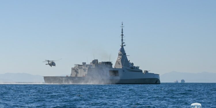 Εγκωμιαστικά σχόλια Βρετανών για την ελληνική συνδρομή στην Κύπρο: Η Ελλάδα μας υπερασπίζεται γιατί ο Στάρμερ είναι αδύναμος