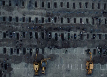 Ιράν: Θρήνος και οργή στην κηδεία για τις μαθήτριες του σχολείου που δέχθηκε επίθεση