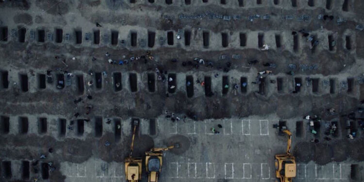 Ιράν: Θρήνος και οργή στην κηδεία για τις μαθήτριες του σχολείου που δέχθηκε επίθεση