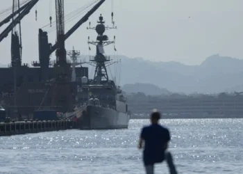 Βύθιση της ιρανικής φρεγάτας Iris Dena ανοιχτά της Σρι Λάνκα: Ένας νεκρός, δεκάδες τραυματίες και 140 αγνοούμενοι