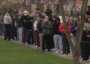 Ένα πάρτι προκάλεσε επιδημία μηνιγγίτιδας στη Βρετανία: Νεκροί, δεκάδες κρούσματα και μαζική χορήγηση αντιβιοτικών σε νέους