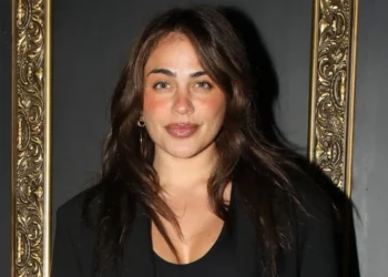 Η Κόνι Μεταξά θέλει να αλλάξει το τραγούδι γενεθλίων: Ποιος χ@στηκε να σκορπίζει της γνώσης το φως; Δεν συμφωνώ με τους στίχους