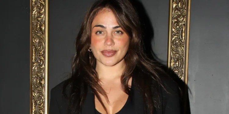 Η Κόνι Μεταξά θέλει να αλλάξει το τραγούδι γενεθλίων: Ποιος χ@στηκε να σκορπίζει της γνώσης το φως; Δεν συμφωνώ με τους στίχους