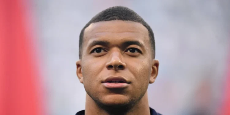 Ο Εμπαπέ χώρισε με την τρανς σύντροφό του και τον «τσάκωσαν» με διάσημη ηθοποιό στο Παρίσι