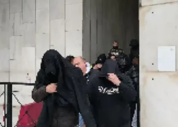 Απάτη κατά του ΕΦΚΑ: Αναφορές ότι το μοντέλο και ο πρώην παίκτης reality έκλεισαν τις επιχειρήσεις τους και δεν συνελήφθησαν