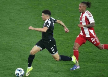 Super League: Η ώρα της κλήρωσης για τα πλέι οφ και τα πλέι άουτ