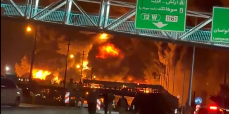 Τέσσερις νεκροί από τα νυχτερινά πλήγματα του Ισραήλ σε ενεργειακές εγκαταστάσεις του Ιράν στην Τεχεράνη