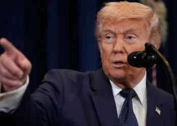 Ο Τραμπ ανακοίνωσε «παραγωγικές συνομιλίες» με το Ιράν και αναβολή χτυπημάτων κατά ενεργειακών στόχων για πέντε ημέρες – Διαψεύδει το Ιράν