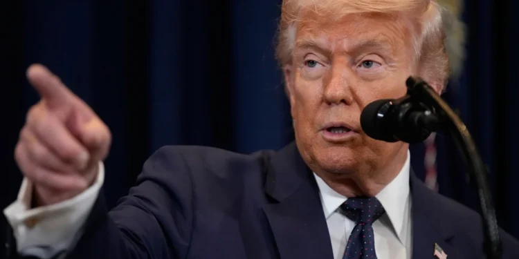 Ο Τραμπ ανακοίνωσε «παραγωγικές συνομιλίες» με το Ιράν και αναβολή χτυπημάτων κατά ενεργειακών στόχων για πέντε ημέρες – Διαψεύδει το Ιράν