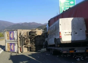 Σέρρες: Σοβαρό τροχαίο στην Εγνατία Οδό – Σύγκρουση νταλίκας με όχημα οδικής βοήθειας