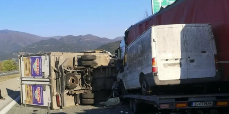 Σέρρες: Σοβαρό τροχαίο στην Εγνατία Οδό – Σύγκρουση νταλίκας με όχημα οδικής βοήθειας