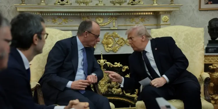 Ο Τραμπ διακόπτει τις εμπορικές συναλλαγές με Ισπανία: «Ο Στάρμερ και δεν είναι και ο Τσώρτσιλ» – «Επιτέθηκα στο Ιράν γιατί θα μας χτυπούσαν»