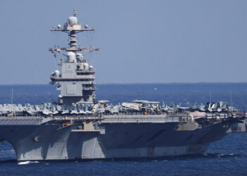 New York Times: Για 30 ώρες έκαιγε η φωτιά στο αεροπλανοφόρο USS Gerald R. Ford, ναύτες κοιμούνται σε τραπέζια ή στο πάτωμα