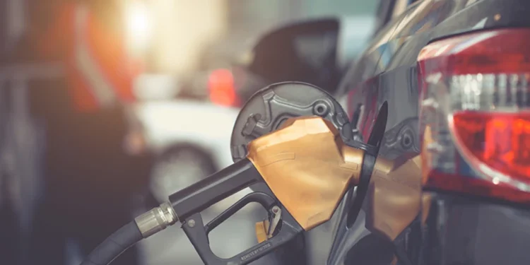 Τα μηνύματα που στέλνει η κυβέρνηση με τα μέτρα κατά της αισχροκέρδειας στην αντλία και στο ράφι