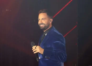 Ο Ηλίας Βρεττός έπεσε θύμα ξυλοδαρμού σε εμφάνισή του σε μαγαζί στην Κύπρο – Τον χτύπησαν με μπουνιές αλλά «όλα είναι μια χαρά»