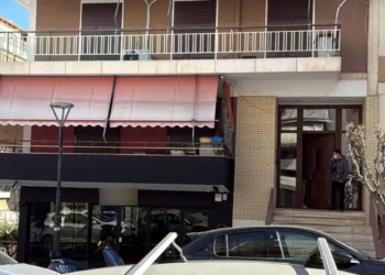 Διπλή δολοφονία στου Ζωγράφου: Μητέρα και κόρη βρέθηκαν νεκρές σε σφραγισμένο δωμάτιο – Προσήχθη ο γιος