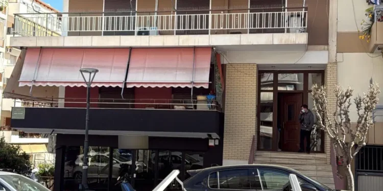 Διπλή δολοφονία στου Ζωγράφου: Μητέρα και κόρη βρέθηκαν νεκρές σε σφραγισμένο δωμάτιο – Προσήχθη ο γιος