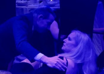 Επίθεση σε δείπνο παρουσία Τραμπ: Βουλευτής «προστάτευσε ηρωικά» την κόρη του Κένεντι