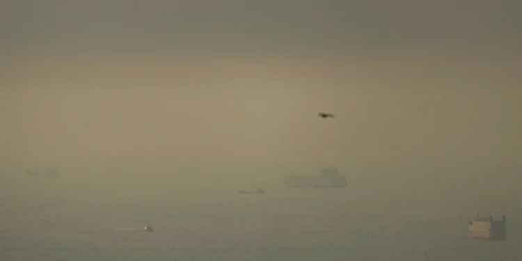 Στον «πάγο» οι διελεύσεις στα Στενά του Ορμούζ – Κατάσχεση στο πλοίο «Touska» και απάτες με crypto σε εταιρείες εντείνουν την κρίση