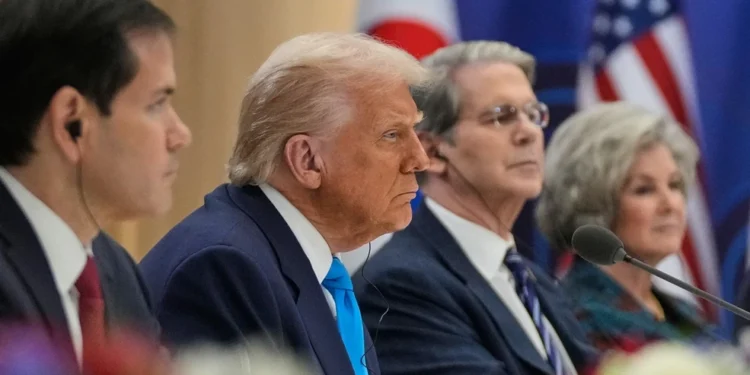 Τραμπ: Σκέφτομαι σοβαρά να αποσύρω τις ΗΠΑ από το ΝΑΤΟ – «Χάρτινη τίγρη» χαρακτήρισε τη Συμμαχία