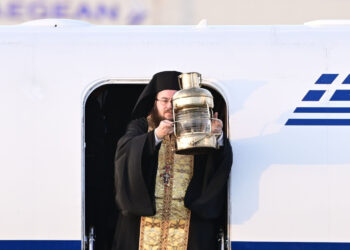 Άγιο Φως: Με ειδικές πτήσεις θα φτάσει σε όλη την Ελλάδα – Τα δρομολόγια για τους 11 προορισμούς