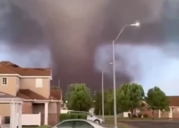 Ανεμοστρόβιλοι χτύπησαν τη βόρεια Οκλαχόμα – 10 τραυματίες, εντυπωσιακά βίντεο