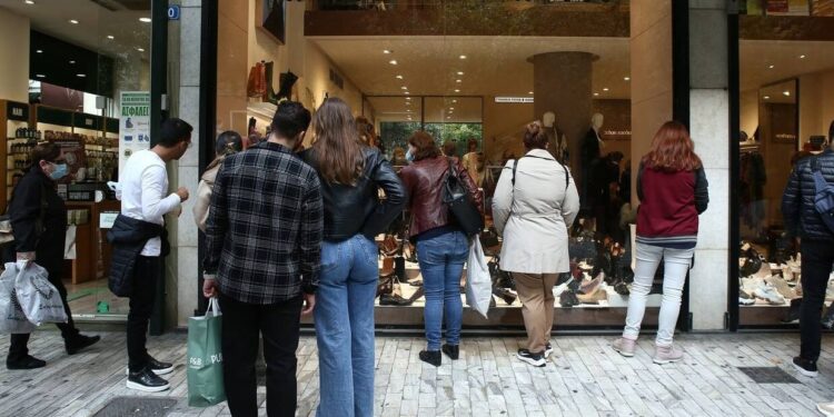 Εορταστικό ωράριο: Τι ώρα κλείνουν σήμερα τα μαγαζιά – Πώς θα λειτουργήσουν τη Μεγάλη Εβδομάδα