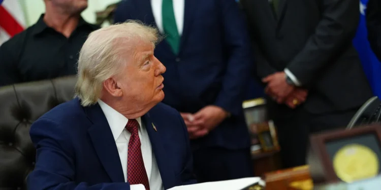 WSJ: Κράτησαν τον Τραμπ εκτός αίθουσας κρίσεων στη διάσωση των πιλότων – Ήταν εκτός ελέγχου, φώναζε επί ώρες