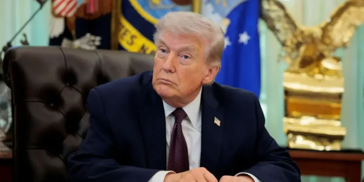 Ντόναλντ Τραμπ: Αποκοιμήθηκε σε συνέντευξη Τύπου στο Οβάλ Γραφείο – Το σενάριο της υπνικής άπνοιας